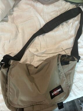 Eastpak Men's Olive Messenger Bag - Durable Everyday Carry